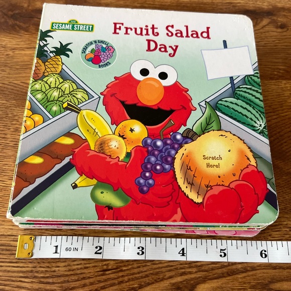 5 Sesame Street Scratch n Sniff Board Books Lot - Picture 13 of 14